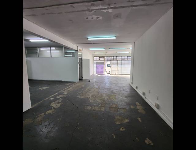696M² SHOWROOM TO LET IN WINDERMERE